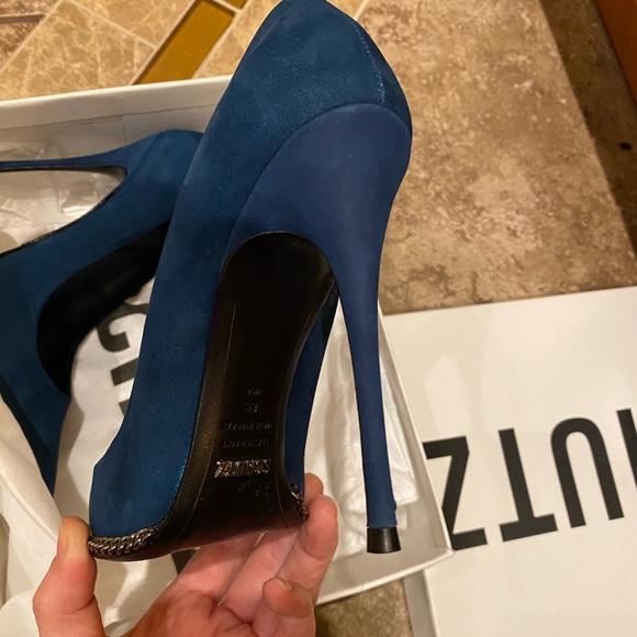 Schutz suede stiletto pointed toe pump. Sz.8 - Picture 6 of 9